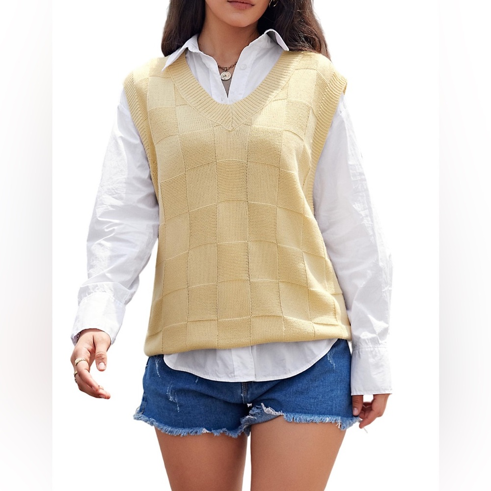 NWT Zaful V-Neck Sweater Vest in Cream, Sz Latge